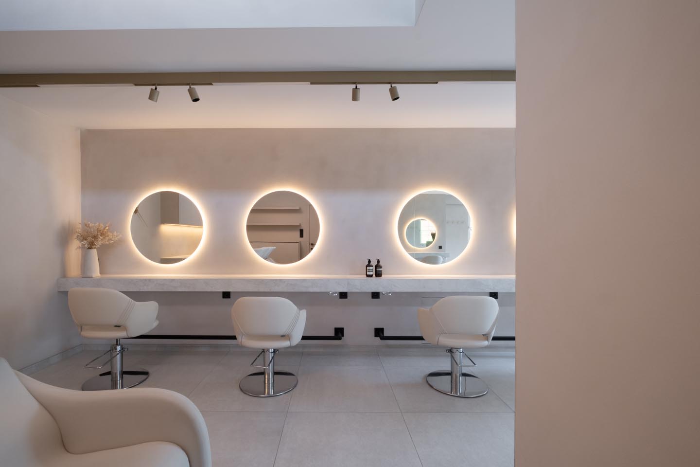 PROJECT BLITZ HAIRSALON - Compact interieur voor kapsalon: stijl ontmoet functie